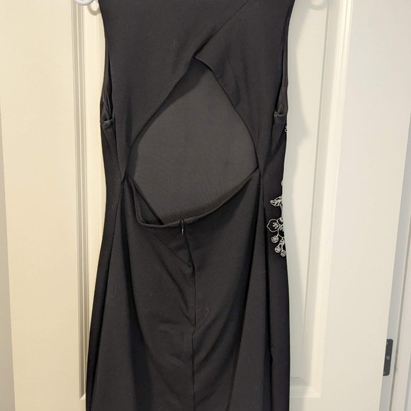 Black dress with embroidery - Picture 2 of 9